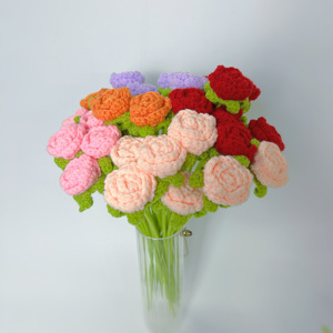 Fleurs artificielles de décoration intérieure de qualité exceptionnelle, fleurs tricotées à la main créatives, rose rouge - Product Image 2