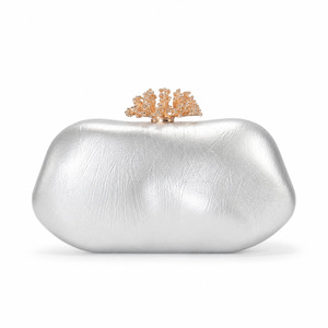 Sac de soirée rigide texturé métallique avec logo personnalisé, strass <span class=keywords><strong>corail</strong></span> et fermoir, sac à main pour femme, multicolore, vente en gros, sac cadeau de <span class=keywords><strong>mariage</strong></span> - Product Image 5