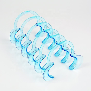 Écarteur buccal dentaire en forme de C, rétracteur intra-oral joue-lèvre en plastique confortable et polyvalent pour usage domestique - Product Image 1
