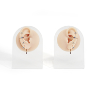 Présentoir partie du corps humain nez et nombril en silicone personnalisé modèle de piercing d'oreille pour bijoux moule en silicone blanc avec support en métal pour boucle d'oreille