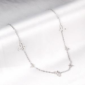 Collar con Colgante de Mariposa Calada, Diseño Nuevo 2022, Joyería Popular de Acero Inoxidable con Baño de Oro de 18k - Product Image 2