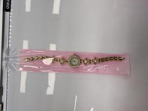 Orologio da donna placcato oro con quadrante luminoso e bracciale in lega per un look alla moda - Product Image 3