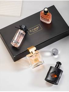 Coffret cadeau <span class=keywords><strong>de</strong></span> quatre pièces en gros, <span class=keywords><strong>parfum</strong></span> floral boisé aux épices fraîches et durables pour femmes, <span class=keywords><strong>eau</strong></span> <span class=keywords><strong>de</strong></span> toilette légère en spray - Product Image 6