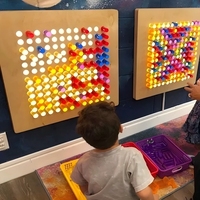 Juegos de Pared Interactivos para Niños, Tablero de Pernos Acrílicos con Luces LED, Equipo Sensorial para Habitaciones Infantiles y Niños con Autismo