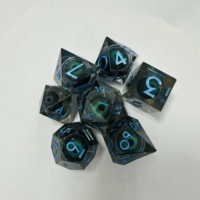 Vente en gros de dés polyédriques en résine œil de dragon D6 D8 modernes, durables et gravés sur mesure pour les jeux de rôle et de table