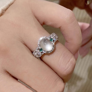 Anello con Design Superficiale Ovale Stile Vintage Francese per Donne - Product Image 2