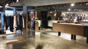 Meubles de design intérieur de magasin de vêtements haut de gamme LUX, personnalisables, simples, pour la vente de vêtements, présentoirs métalliques pour magasin de vêtements - Product Image 5