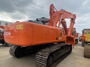 Excavatrice d'occasion HITACHI EX210 pour travaux de terrassement à vendre - Product Image 3