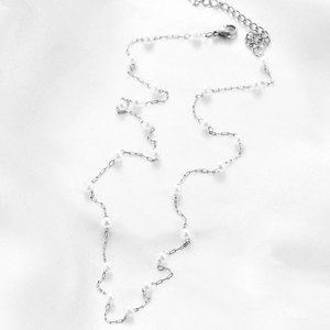 Collier de perles pour femmes, plaqué or 18 carats, acier inoxydable, collier ras du cou en perles, petit collier de perles artificielles et bracelet assorti - Product Image 6