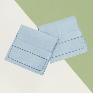 Groothandel op maat gemaakte suède juwelendoosjes, modieus microvezel blauw fluweel voor kettingen en armbanden, draagbaar met logo, stofzakjes - Product Image 6