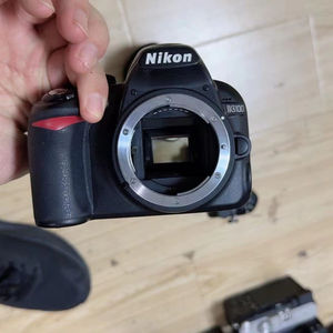 <span class=keywords><strong>Appareil</strong></span> <span class=keywords><strong>photo</strong></span> reflex numérique professionnel d'occasion Nikon <span class=keywords><strong>D3100</strong></span> d'origine avec batterie et chargeur de batterie - Product Image 1