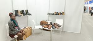 Chaussures habillées en cuir véritable faites à la main en Ouganda pour hommes, à enfiler, pour le bureau, toutes saisons, production quotidienne de 200 à 500 paires - Product Image 4