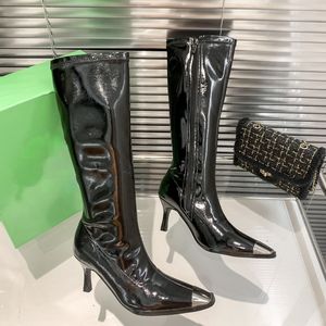 Venta popular de invierno de cuero genuino tacón medio hasta la rodilla puntiagudo grueso y botas largas de tacón de aguja - Product Image 4