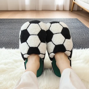 Pantoufles en peluche de football mignonnes, chaussures chaudes assorties pour la famille, pantoufles d'intérieur antidérapantes et moelleuses pour adultes et enfants, automne-hiver - Product Image 2