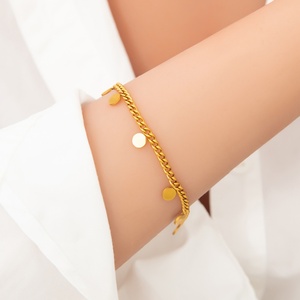 Pulsera de Acero Inoxidable con Baño de Oro de 18K Estilo Retro INS, Diseño Delicado, Cadena de Tobillo Moderna para Mujer, Accesorio de Lujo Ligero - Product Image 3