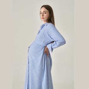 Robe chemise maxi décontractée pour femme enceinte, à rayures, col en V, boutonnée, manches longues, coupe ample et oversize - Product Image 2