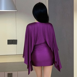Bestseller Autunnale: <span class=keywords><strong>Abito</strong></span> Mini da Donna Elegante e Sexy in <span class=keywords><strong>Raso</strong></span> Tinta Unita con Scollo a V e Maniche Lunghe - Product Image 2