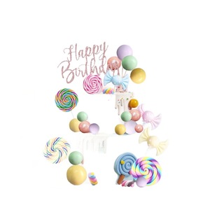 Set di Decorazioni per Torte con Lecca-lecca, Caramelle e Palline Macaron Arcobaleno per Feste di Compleanno per Bambini, Personalizzabile - Product Image 2
