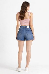 Cómodos shorts de mezclilla de cintura alta y corte ajustado con adornos de pedrería, perfectos para el verano. - Product Image 4