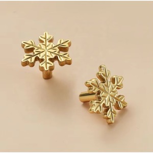 Poignées et boutons de meuble de cuisine en laiton, design créatif Fleur, Feuille, Plume, <span class=keywords><strong>Flocon</strong></span> de <span class=keywords><strong>neige</strong></span>, Bambou, et poignée de barre allongée élégante dorée pour armoire - Product Image 3