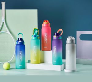 Botella de agua personalizada sin BPA con diseño de arcoíris, pajita para beber directamente, a prueba de fugas, deportiva, para OEM - Product Image 1