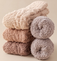 Chaussettes de sol en molleton de corail pour femmes avec des techniques tricotées chaudes et confortables épaisses et chaudes pour l'hiver