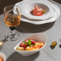 Service de table en porcelaine blanche minimaliste pour la maison, utilisation dans les restaurants et les hôtels, assiettes en céramique, plats créatifs personnalisés, bols à dessert