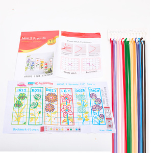 Juego <span class=keywords><strong>de</strong></span> Marcapáginas <span class=keywords><strong>de</strong></span> <span class=keywords><strong>Punto</strong></span> <span class=keywords><strong>de</strong></span> <span class=keywords><strong>Cruz</strong></span> Hechos a Mano con Diseño Floral, <span class=keywords><strong>Kit</strong></span> <span class=keywords><strong>de</strong></span> Bordado con Todos los Materiales Incluidos para Amantes <span class=keywords><strong>de</strong></span> los Libros - Product Image 5