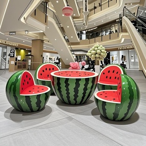 Tabouret de jardin en fibre de verre vert et rouge en forme de pastèque pour enfants, idéal pour parcs et centres commerciaux - Product Image 1