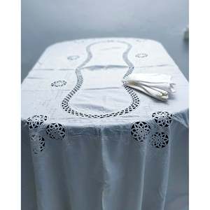 Mantel Blanco 100% Lino con Patrón Bordado a Crochet, Reutilizable, Forma Cuadrada, para Uso en el Hogar o Fiestas, para Hoteles - Product Image 3