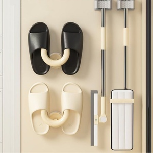 Estante de succión <span class=keywords><strong>para</strong></span> zapatillas de baño, estante de drenaje <span class=keywords><strong>para</strong></span> inodoro y baño montado en la pared sin taladrar, estante de almacenamiento con ganchos - Product Image 1