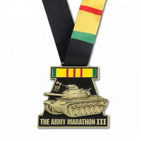 Médaille de marathon sur le thème militaire rétro, sculpture de char 3D en métal moulé sous pression avec ruban rayé vintage
