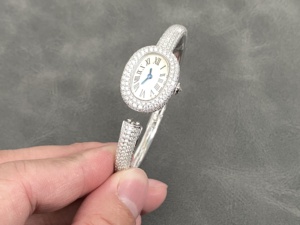 Reloj de Lujo para Mujer con Diamantes VVS de la Mejor Calidad, Fábrica BBA, Movimiento de Cuarzo Suizo, Reloj de Bañera con Diamantes Moissanite - Product Image 4