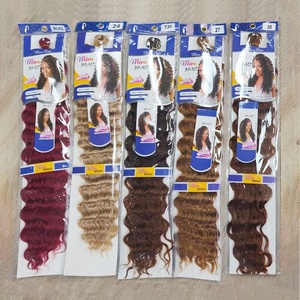 Vente en gros pour revendeurs : Cheveux synthétiques bouclés pour tresses, 22 pouces, 130g, ondulations profondes et élastiques, pour tresses bohèmes et extensions au crochet - Product Image 4