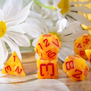 Udixi – Nouveau jeu de dés polyédriques en résine jaune avec logo personnalisé pour RPG, Dungeons & <span class=keywords><strong>Dragons</strong></span> (D&D) - Product Image 3