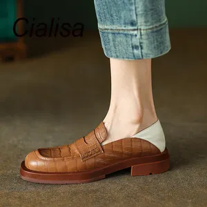 Cialisa 도매 전문 제조 소 가죽 인과 로퍼 광장 발가락 Chunky 낮은 뒤꿈치 펌프 여성 신발 플랫