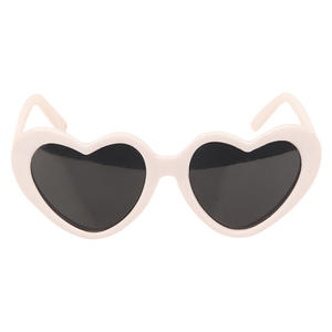 Lunettes de soleil en forme de cœur rond mignonnes en gros pour accessoires de poupée de 18 pouces Lunettes de poupée Mini lunettes de soleil en forme de cœur - Product Image 5