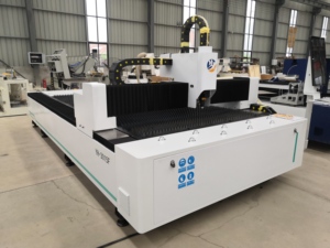 Machine de découpe laser à fibre pour tôles métalliques en acier inoxydable, fer et aluminium, haute performance YIHAI, refroidissement par eau, compatible Cypcut BMP/DWG - Product Image 4