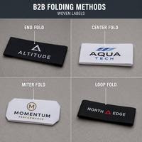 Étiquettes rectangulaires tissées en satin de polyester de luxe personnalisées en usine, étiquettes de cou douces de qualité supérieure à coudre, bord lisse ultrasonique haut de gamme