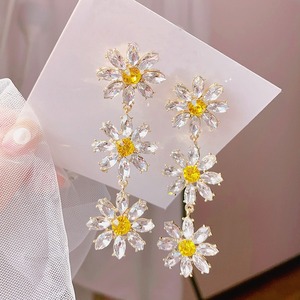ErHovorcrdad Pendientes con forma de flor chapados en oro con cristales de diamantes de imitación para mujer, bonitos para fiesta, E546 - Product Image 3
