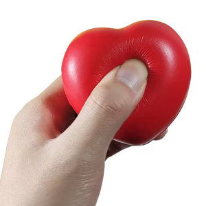 Pelotas Antiestrés de PU en Forma de Corazón Rojo, Personalizadas con Logotipo, al por Mayor, para Niños y Niñas - Product Image 4