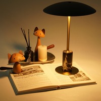 Lampe de chevet LED à piles en fer forgé, à commande tactile, pour chambre, bureau ou hôtel, idéale comme ornement de table transfrontalier