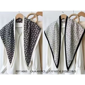 Sciarpa triangolare multifunzionale 135*60 cm con stampa floreale reversibile per donna, accessorio moda - Product Image 3