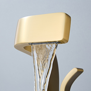 Grifo de lavabo moderno de latón con válvula cerámica, de un solo orificio, para montaje en encimera, tipo <span class=keywords><strong>cascada</strong></span>, con <span class=keywords><strong>agua</strong></span> fría/caliente para baño - Product Image 3