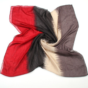 Voile d'été transparent en polyester mercerisé haute performance, certifié GRS BCI, texture lisse, 100 % polyester, idéal pour les hijabs. - Product Image 5