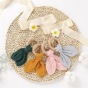 Nouveau-né Cadeau Bois <span class=keywords><strong>Anneau</strong></span> <span class=keywords><strong>de</strong></span> <span class=keywords><strong>Dentition</strong></span> <span class=keywords><strong>de</strong></span> <span class=keywords><strong>Dentition</strong></span> En Bois <span class=keywords><strong>De</strong></span> Hêtre Jouet <span class=keywords><strong>Lapin</strong></span> <span class=keywords><strong>Oreille</strong></span> Jouet - Product Image 3