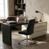 Bureau d'écriture minimaliste classique en MDF plaqué chêne, taille standard, avec 6 tiroirs, grand plateau plat et rangement intégré