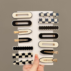 Pinces à cheveux simples sans pli personnalisables avec LOGO, barrettes à carreaux noirs <span class=keywords><strong>et</strong></span> blancs, épingles à bec de canard géométriques sans pli pour cheveux ondulés - Product Image 2