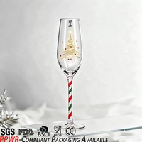 Flûte à champagne dorée de Noël avec tige rayée en forme de canne à sucre, verre à vin pétillant, cadeau de fête, verre PPWR pour bar et boissons