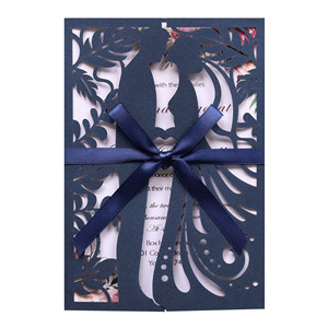 Invitaciones de boda grabadas con láser, hermosas invitaciones de boda creativas, tarjetas de felicitación de San Valentín con láser en color morado claro. - Product Image 4